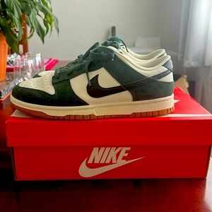 Nike Dunk Low Green Snake (Women’s Size 9.5)